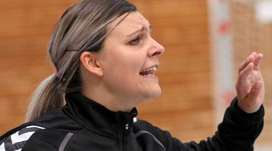 Energisch an der Seitenlinie: die neue FSG-Trainerin Simone Larsen Poulsen. Bild: HNA / Walger