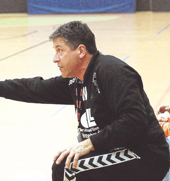 Da geht es lang - und hoffentlich schnell wieder bergauf: TG Rotenburgs Trainer Robert Nolte, der aus Hofgeismar stammt, tritt mit seinem Team am Sonntag bei der HSG Hofgeismar/Grebenstein an. Foto: Walger