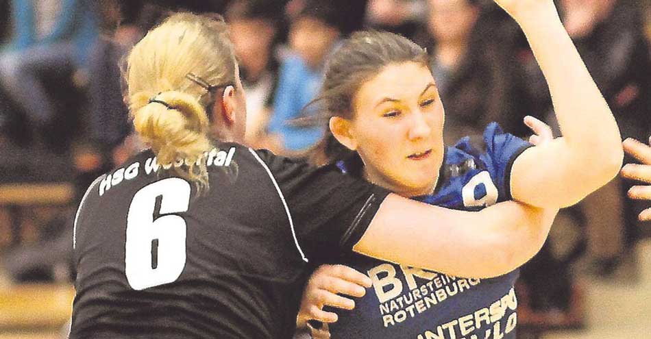 Das Kreuzband ist beschädigt: Im wichtigen Endspurt der Saison fehlt Anna-Lena Geyer, die hier wirft, ihrer FSG Waldhessen. Foto: Walger