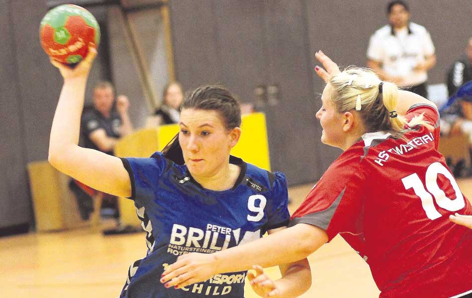 Entwickelte gerade im ersten Durchgang Zug zum Tor: FSG-Linksaußen Anna-Lena Geyer, hier am Ball, der gegen die HSG Twistetal drei Treffer gelangen. Foto: Walger