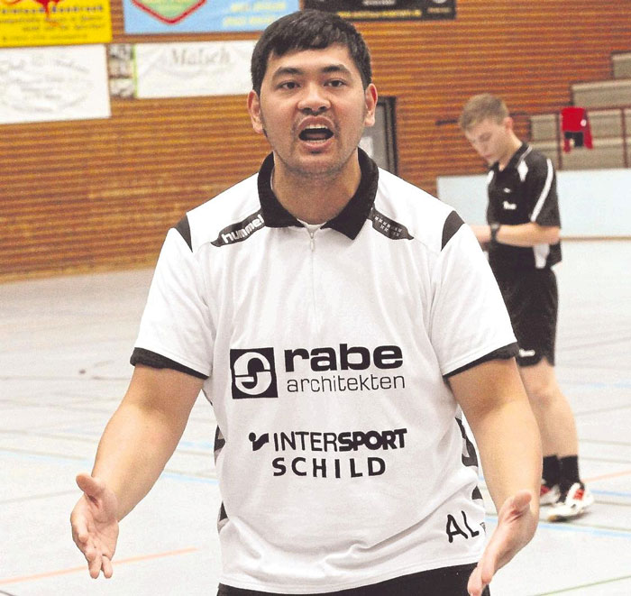 Vor ihm und seinen Handballerinnen liegt noch viel Arbeit: Jonggi Pasaribu, Trainer des Frauen-Landesligisten FSG Waldhessen. Foto: Walger