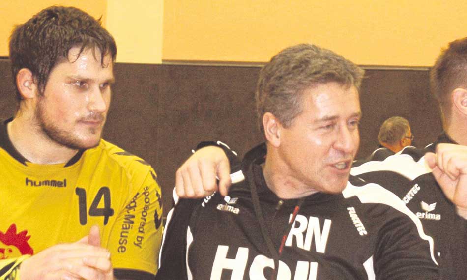 Der Trainer und ein Hoffnungsträger: Rotenburgs Coach Robert Nolte (rechts) und Boze Balic, auf dessen Rückkehr man bei der TGR hofft, nach dem Sieg gegen Hünfeld. Foto: Henkel Der Trainer und ein Hoffnungsträger: Rotenburgs Coach Robert Nolte (rechts) und Boze Balic, auf dessen Rückkehr man bei der TGR hofft, nach dem Sieg gegen Hünfeld. Foto: Henkel