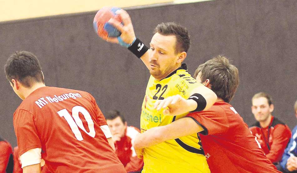 Er ist diesmal auf dem linken Flügel besonders gefordert: Daniel Holl dürfte auf dieser Position noch mehr Spielanteile bekommen, denn Simon Golkowski steht gegen den TSV Ost-/Mosheim nicht zur Verfügung. Foto: Walger Er ist diesmal auf dem linken Flügel besonders gefordert: Daniel Holl dürfte auf dieser Position noch mehr Spielanteile bekommen, denn Simon Golkowski steht gegen den TSV Ost-/Mosheim nicht zur Verfügung. Foto: Walger