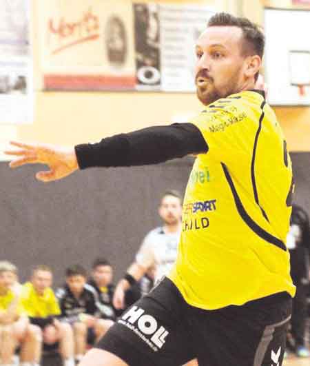 Daniel Holl drehte nach dem Wechsel auf: Er sorgte mit seinen Toren zwischenzeitlich für ein wenig Hoffnung im Lager seiner TGR. Foto: Walger Daniel Holl drehte nach dem Wechsel auf: Er sorgte mit seinen Toren zwischenzeitlich für ein wenig Hoffnung im Lager seiner TGR. Foto: Walger