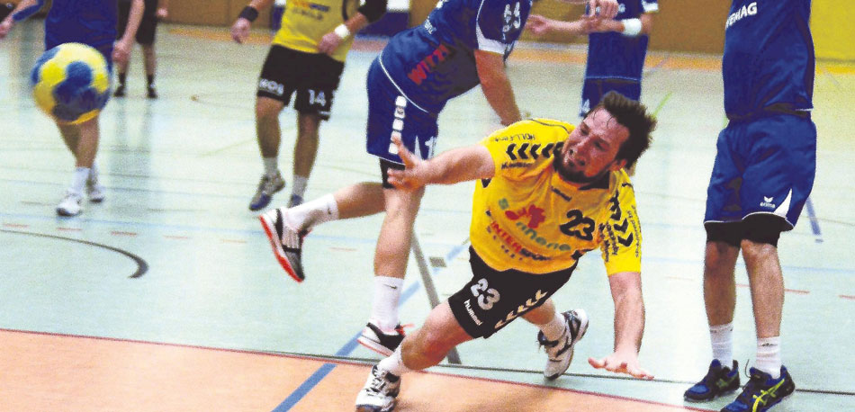 Hier fällt der 30:29-Siegtreffer für die TG Rotenburg in Hünfeld: Jan-Oliver Holl wuchtete den Ball ins Tor und sicherte seinem Team so den zweiten doppelten Punktgewinn. Morgen soll vor eigenem Publikum der dritte folgen. Foto: Wenzel Hier fällt der 30:29-Siegtreffer für die TG Rotenburg in Hünfeld: Jan-Oliver Holl wuchtete den Ball ins Tor und sicherte seinem Team so den zweiten doppelten Punktgewinn. Morgen soll vor eigenem Publikum der dritte folgen. Foto: Wenzel