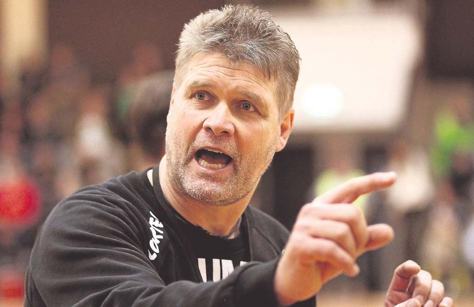 Wer sich auf dieses Derby nicht freut, bleibt besser zu Hause: Probleme, seine Spieler für den Auftritt bei der MT II zu motivieren, hat Uwe Mäusgeier nicht. Sie sind heiß und müssen eher ein bisschen gebremst werden, sagt der TGR-Trainer. Foto: Walger Wer sich auf dieses Derby nicht freut, bleibt besser zu Hause: Probleme, seine Spieler für den Auftritt bei der MT II zu motivieren, hat Uwe Mäusgeier nicht. Sie sind heiß und müssen eher ein bisschen gebremst werden, sagt der TGR-Trainer. Foto: Walger