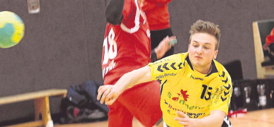 Er nahm das Heft in die Hand, wenn die TG Rotenburg den Ball hatte: Moritz Gerlach war wegen des Fehlens von Martin Denk auf der Position des Spielmachers gefordert und nahm die Aufgabe couragiert an. Foto: Walger Er nahm das Heft in die Hand, wenn die TG Rotenburg den Ball hatte: Moritz Gerlach war wegen des Fehlens von Martin Denk auf der Position des Spielmachers gefordert und nahm die Aufgabe couragiert an. Foto: Walger