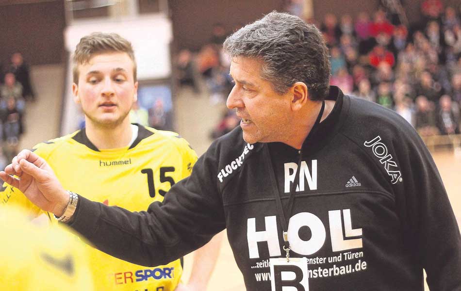 Er ist im Moment wirklich nicht zu beneiden: Robert Nolte gehen die Spieler aus. Da wird es richtig schwer für seine TG Rotenburg, bei der HSG Hofgeismar/Grebenstein zu bestehen. Foto: Walger Er ist im Moment wirklich nicht zu beneiden: Robert Nolte gehen die Spieler aus. Da wird es richtig schwer für seine TG Rotenburg, bei der HSG Hofgeismar/Grebenstein zu bestehen. Foto: Walger