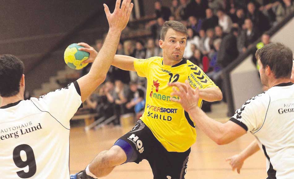 Manch ein Spieler der TG Rotenburg läuft momentan nicht zur Topform auf: Zu ihnen zählt auch Linksaußen Simon Golkowski. Hoffentlich kann er die TGR-Fans bald wieder wie gewohnt mit mehr tollen Aktionen beglücken. Foto: Walger Manch ein Spieler der TG Rotenburg läuft momentan nicht zur Topform auf: Zu ihnen zählt auch Linksaußen Simon Golkowski. Hoffentlich kann er die TGR-Fans bald wieder wie gewohnt mit mehr tollen Aktionen beglücken. Foto: Walger