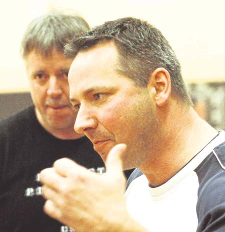 Zum letzten Mal auf der Bank der TG Rotenburg II: Trainer Frank Hofmann. Foto: Walger