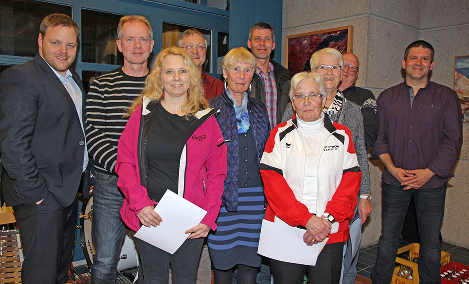 Unser Bild zeigt von links: die Vorstandmitglieder Dominik Fiedler und Harald Wolf, Christiane Steimar, Udo Sangmeister (Vorstand), Renate Wickenhöfer, Thomas Pattke, Lotti Nanke, Helga Knauff, Thomas Engel und Vorstandsmitglied Toni Genovese.