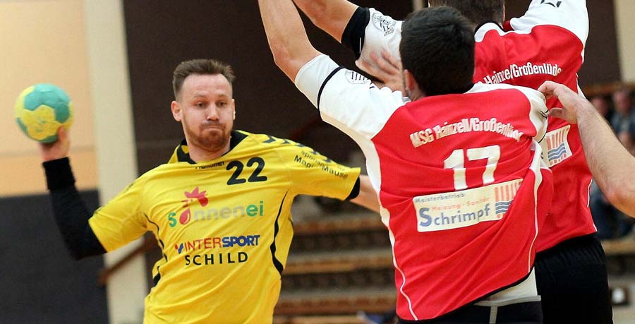 Er setzte neben Stefan Ebenhoch im Angriff der Rotenburger die Glanzlichter: Daniel Holl, der hier abzieht. Foto: Walger Er setzte neben Stefan Ebenhoch im Angriff der Rotenburger die Glanzlichter: Daniel Holl, der hier abzieht. Foto: Walger