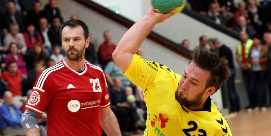 Hart erarbeitete Treffer: Hier vollstreckt Jan-Oliver Holl für die Rotenburger im Spiel gegen die SVH Kassel. Gegen Vellmar wird die Aufgabe noch einmal schwieriger werden. Foto: Walger Hart erarbeitete Treffer: Hier vollstreckt Jan-Oliver Holl für die Rotenburger im Spiel gegen die SVH Kassel. Gegen Vellmar wird die Aufgabe noch einmal schwieriger werden. Foto: Walger