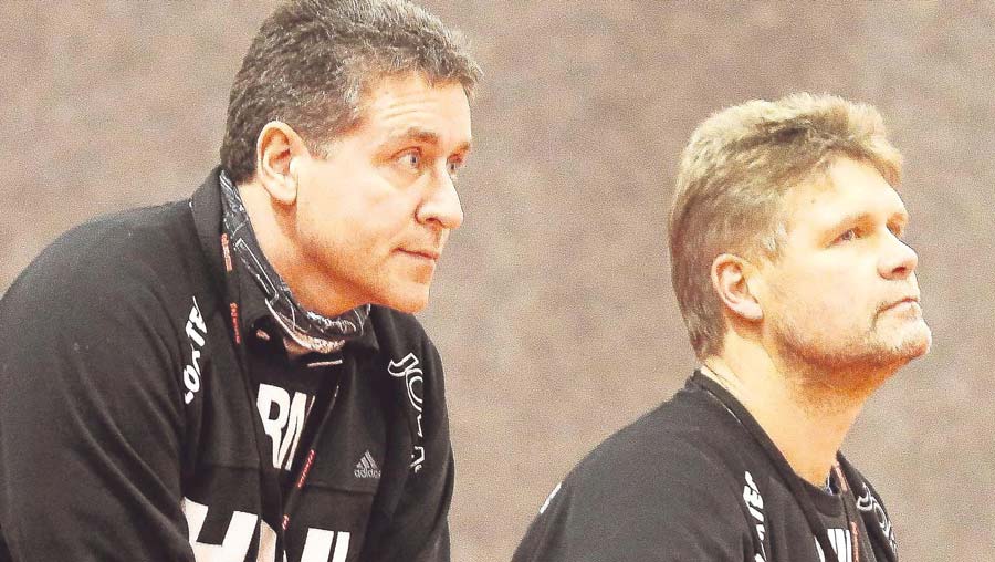 Unter Strom: „Das hat mich schon Nerven gekostet“, räumte Uwe Mäusgeier (rechts) nach dem Happy End ein. Foto: Walger