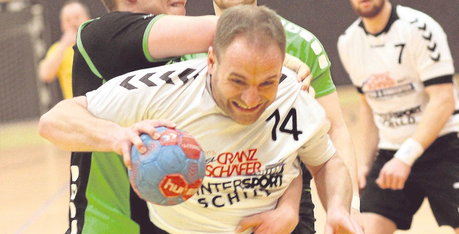 Ein Motivator und Vorbild für die jungen Spieler: Sascha Köhler geht immer mutig voran. Er wird zur Freude von Trainer Robert Nolte in der ersten Garnitur der TGR aushelfen. Foto: Walger Ein Motivator und Vorbild für die jungen Spieler: Sascha Köhler geht immer mutig voran. Er wird zur Freude von Trainer Robert Nolte in der ersten Garnitur der TGR aushelfen. Foto: Walger