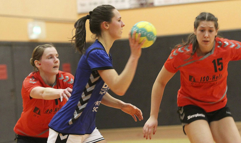 Auf zum nächsen Coup: Nika Rollmann, hier am Ball, will mit ihrer FSG am Samstag auch in Hofgeismar bestehen. Foto: Walger Auf zum nächsen Coup: Nika Rollmann, hier am Ball, will mit ihrer FSG am Samstag auch in Hofgeismar bestehen. Foto: Walger