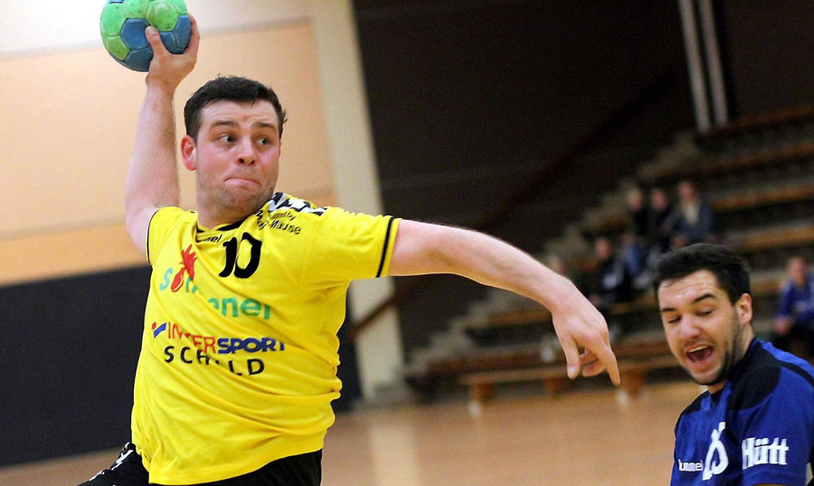 Dynamisch und treffsicher: Rotenburgs Kreisläufer Phillip Debus war ein ständiger Gefahrenherd für die Dittershäuser. Vier Treffer gelangen ihm, obwohl er in beiden Halbzeiten reichlich Zeit auf der Bank verbrachte. Foto: Walger Dynamisch und treffsicher: Rotenburgs Kreisläufer Phillip Debus war ein ständiger Gefahrenherd für die Dittershäuser. Vier Treffer gelangen ihm, obwohl er in beiden Halbzeiten reichlich Zeit auf der Bank verbrachte. Foto: Walger