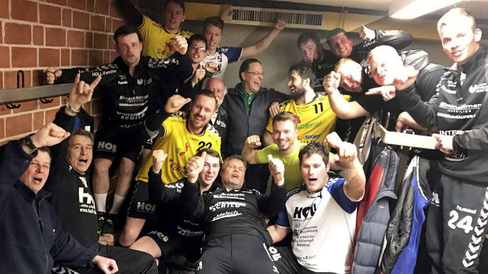 Von solchen Bildern aus den Kabinen der anderen Landesligisten können TGR-Fans nicht genug beommen: In Eschwege gab es mal wieder Anlass, auf den Auslöser zu drücken. Foto: nh