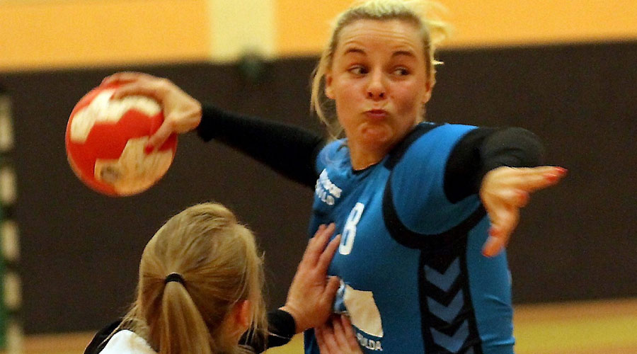 Ihre Routine könnte helfen: Marina Denk, hier im Spiel gegen Twistetal, gelangen dort ein Treffer. Foto: Walger Ihre Routine könnte helfen: Marina Denk, hier im Spiel gegen Twistetal, gelangen dort ein Treffer. Foto: Walger