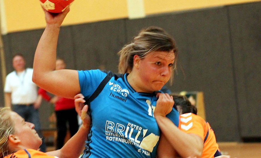 Sie absolviert gegen Fritzlar ihr letztes Spiel: FSG Waldhessens Spielertrainerin Simone Larsen Poulsen wird in der nächsten Saison nur noch Trainerin bei der FSG sein.© Thomas Walger Sie absolviert gegen Fritzlar ihr letztes Spiel: FSG Waldhessens Spielertrainerin Simone Larsen Poulsen wird in der nächsten Saison nur noch Trainerin bei der FSG sein.© Thomas Walger