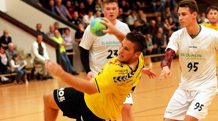 Taucht frei am Melsunger Kreis auf: TG Rotenburgs Rückraumschütze Boze Balic. dem vier Treffer beim 24:30 gegen die MT-Reserve gelangen. Foto: Walger Taucht frei am Melsunger Kreis auf: TG Rotenburgs Rückraumschütze Boze Balic. dem vier Treffer beim 24:30 gegen die MT-Reserve gelangen. Foto: Walger