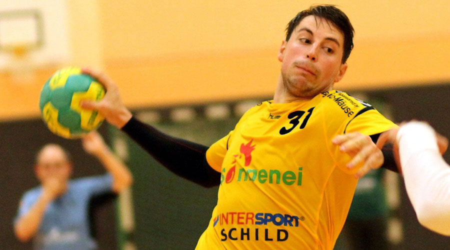 Als Spielmacher gefragt: Neuzugang Jendrik Janotta, hier beim Wurf, soll im Wechsel mit Martin Harbusch im Rückraum der TG Rotenburg die Fäden ziehen. Foto: Walger