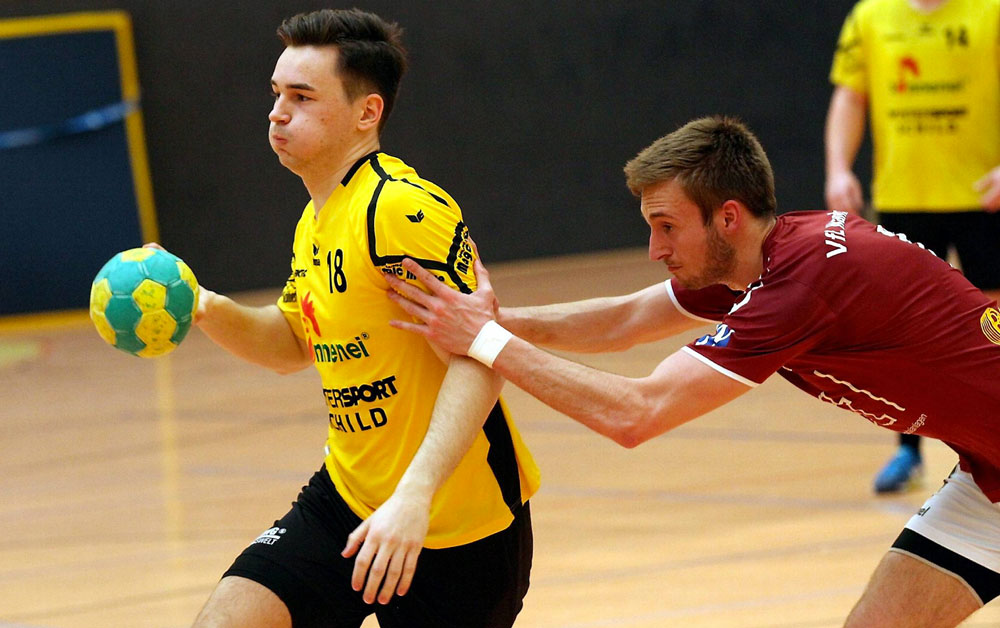 Er lieferte eines seiner besten Spiele im TGR-Trikot ab: Luca Schuhmann (links), fünffacher Torschütze gegen den VfL Wanfried. Hier lässt er sich von Maximilian Lippold nicht aufhalten. Foto: © Thomas Walger Er lieferte eines seiner besten Spiele im TGR-Trikot ab: Luca Schuhmann (links), fünffacher Torschütze gegen den VfL Wanfried. Hier lässt er sich von Maximilian Lippold nicht aufhalten. Foto: © Thomas Walger