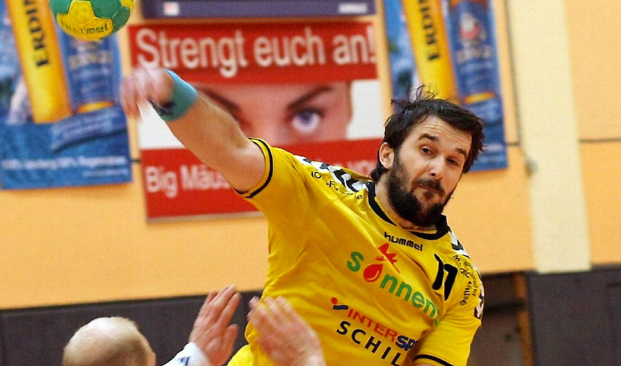 Im Derby in Obersuhl fehlte er stark erkältet, morgen ist er wieder dabei: TG Rotenburgs Tomislav Balic, der in der Abwehr und im Angriff gebraucht wird. Foto: Walger© Walger/HNA Im Derby in Obersuhl fehlte er stark erkältet, morgen ist er wieder dabei: TG Rotenburgs Tomislav Balic, der in der Abwehr und im Angriff gebraucht wird. Foto: Walger© Walger/HNA