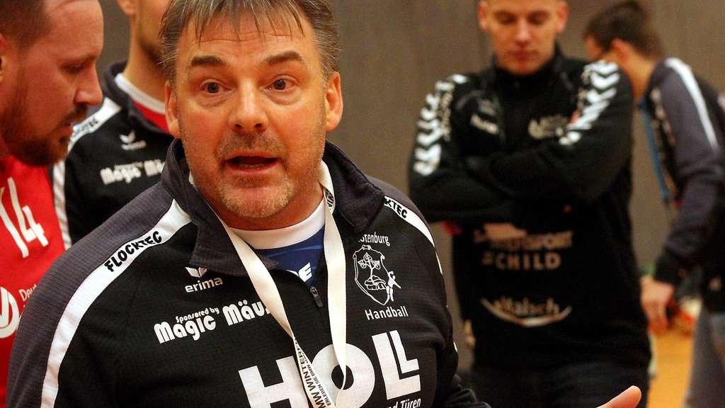 Blickt fragend in die Runde: Stefan Grebe, der als Coach für TGR-Spielertrainer Sascha Köhler in die Bresche gesprungen und am Ende frustriert war.© Thomas Walger