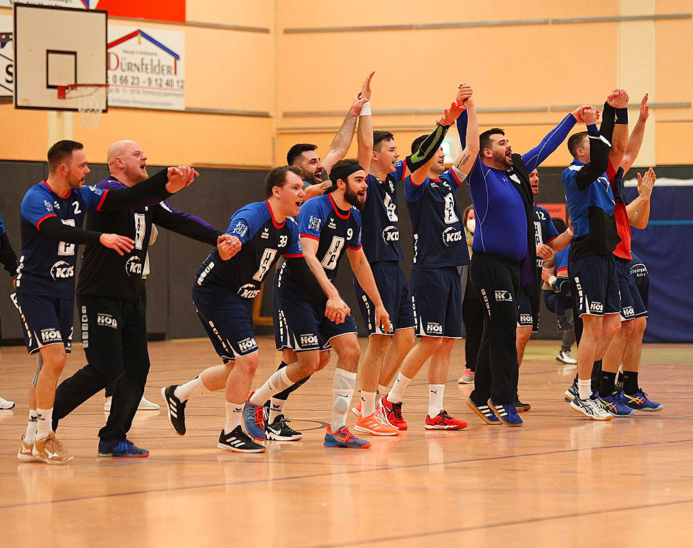 Der Jubel der Derbysieger: Die Handballer der TG Rotenburg bejubeln den 30:28-Erfolg gegen den TV Hersfeld vor den Rängen der heimischen Großsporthalle.© Stefan Kost-Siepl Der Jubel der Derbysieger: Die Handballer der TG Rotenburg bejubeln den 30:28-Erfolg gegen den TV Hersfeld vor den Rängen der heimischen Großsporthalle.© Stefan Kost-Siepl