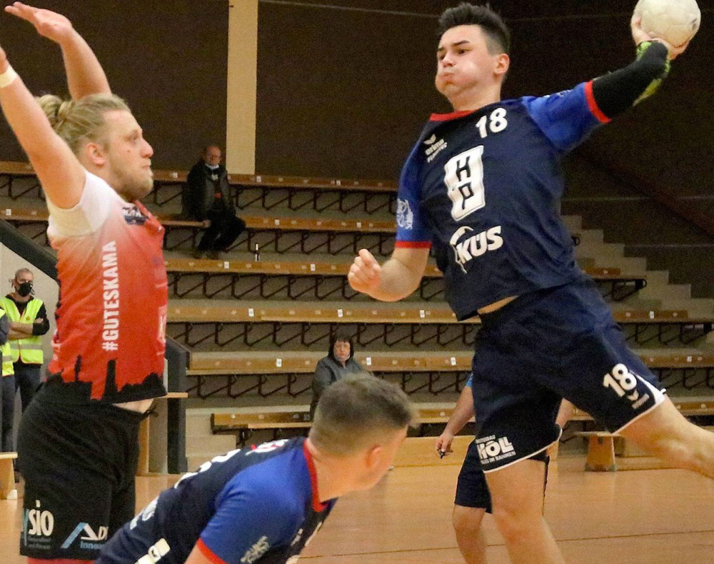 Hoffen auf eine volle Halle: Die Landesliga-Handballer der TG Rotenburg um Luca Schuhmann (rechts) wollen am Samstag mit ihren Fans im Rücken den ersten Saisonsieg einfahren.© Christopher Ziermann Hoffen auf eine volle Halle: Die Landesliga-Handballer der TG Rotenburg um Luca Schuhmann (rechts) wollen am Samstag mit ihren Fans im Rücken den ersten Saisonsieg einfahren.© Christopher Ziermann