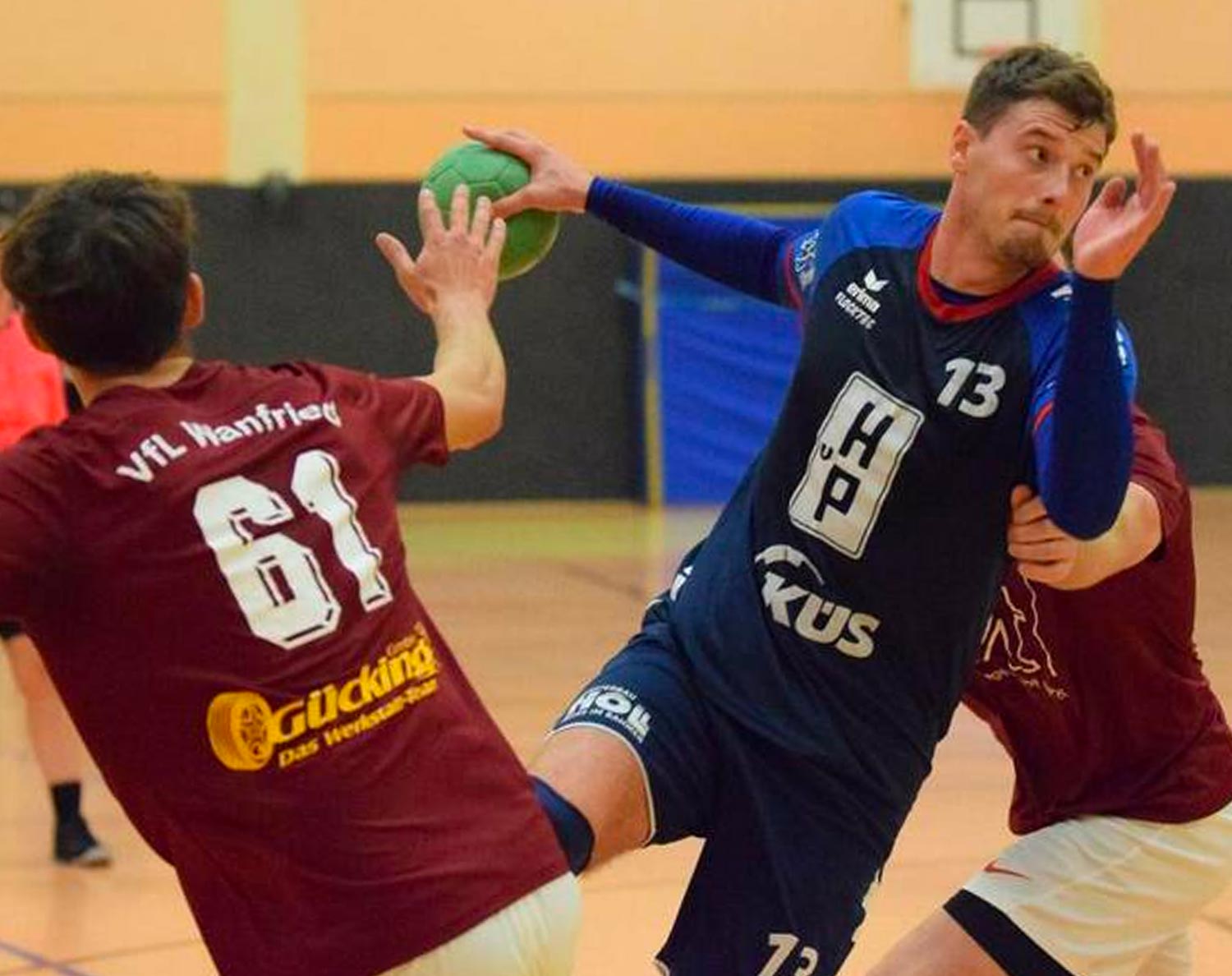 Auch die Durchschlagskraft fehlte: Bei den Rotenburgern um Maurice Reyer (Mitte) lief im Heimspiel gegen Wanfried, hier mit Niclas Keller (links) und Björn Prinz, nur wenig im Angriff zusammen. Foto: Alicia Kreth