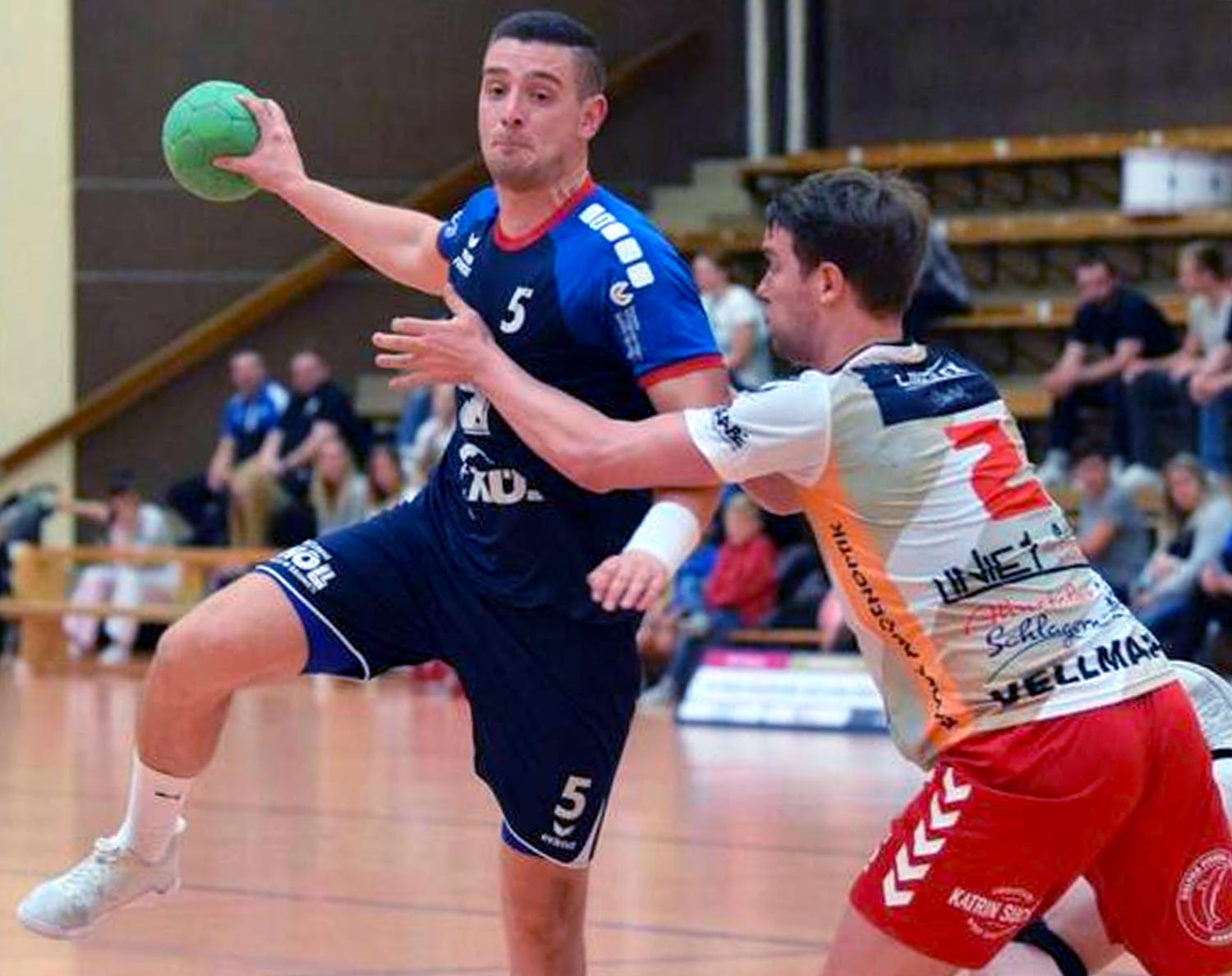 Die Rollen waren klar verteilt: Die Rotenburger um Niklas Fischer (links) kamen gegen den favorisierten TSV Vellmar um Tim Räbiger nur selten zum Zug. Foto: Alicia Kreth